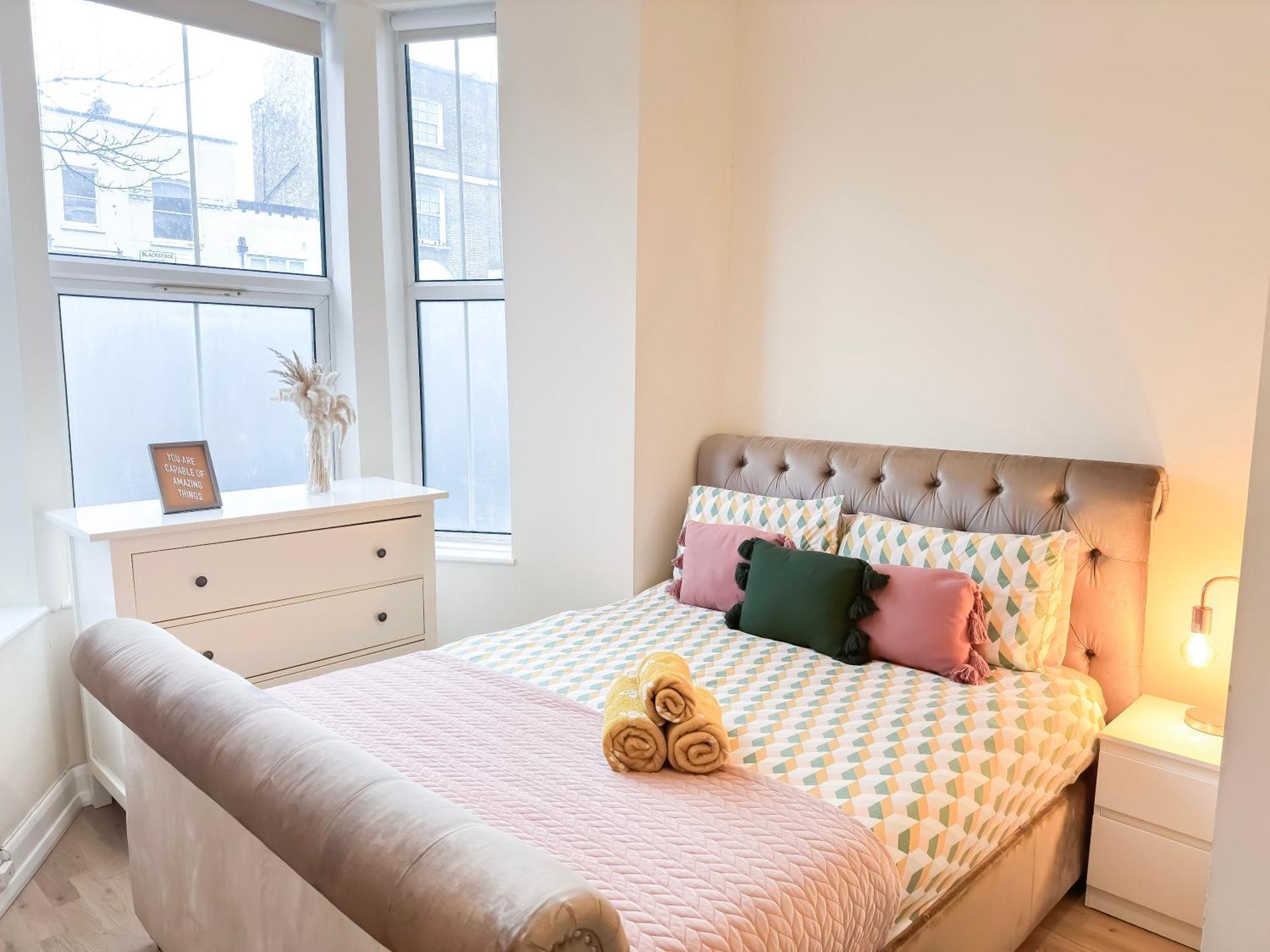 1-Bedroom Flat With Small Garden & Paid Parking In Finsbury Park, Highbury Londen Buitenkant foto