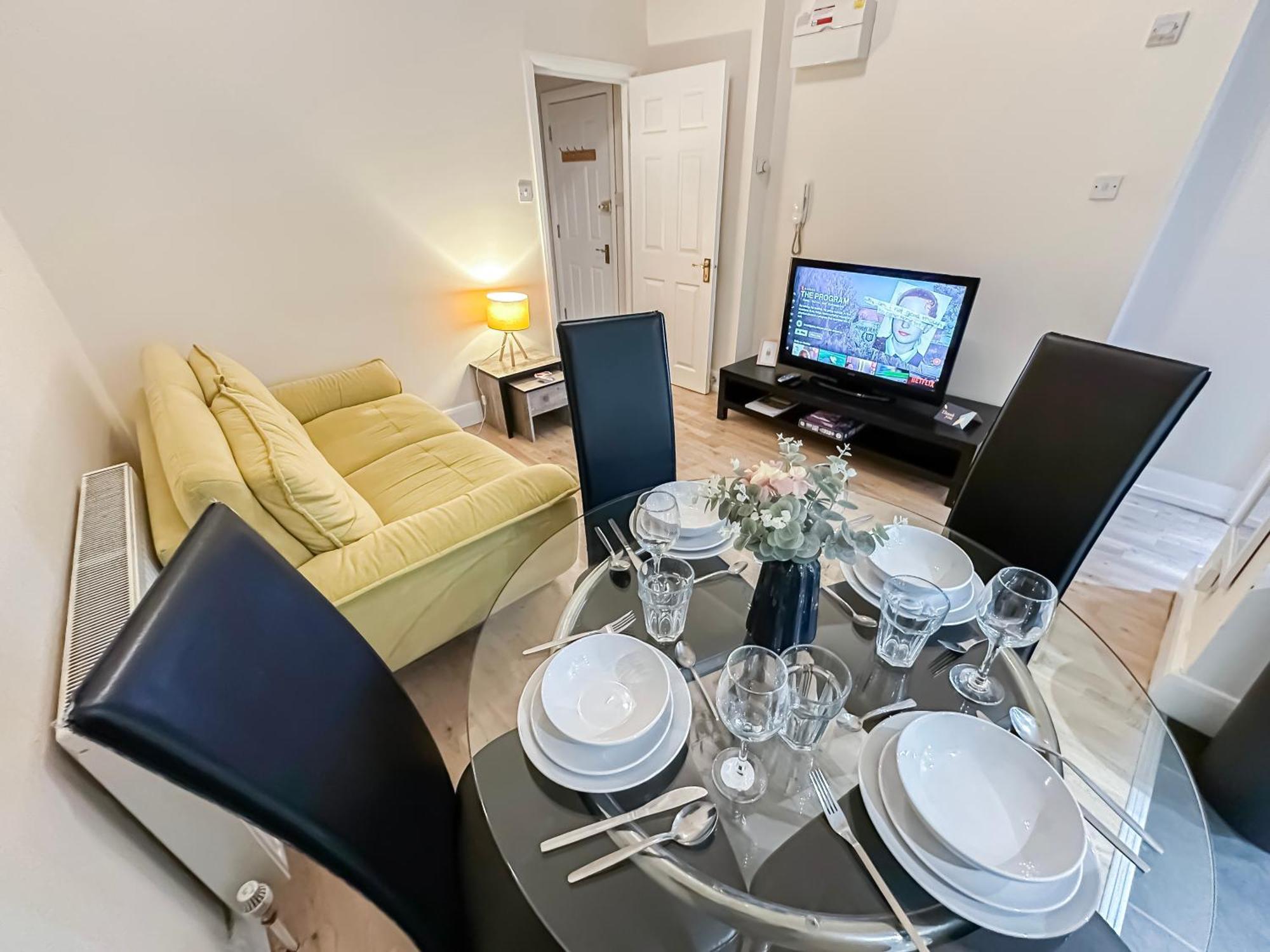 1-Bedroom Flat With Small Garden & Paid Parking In Finsbury Park, Highbury Londen Buitenkant foto