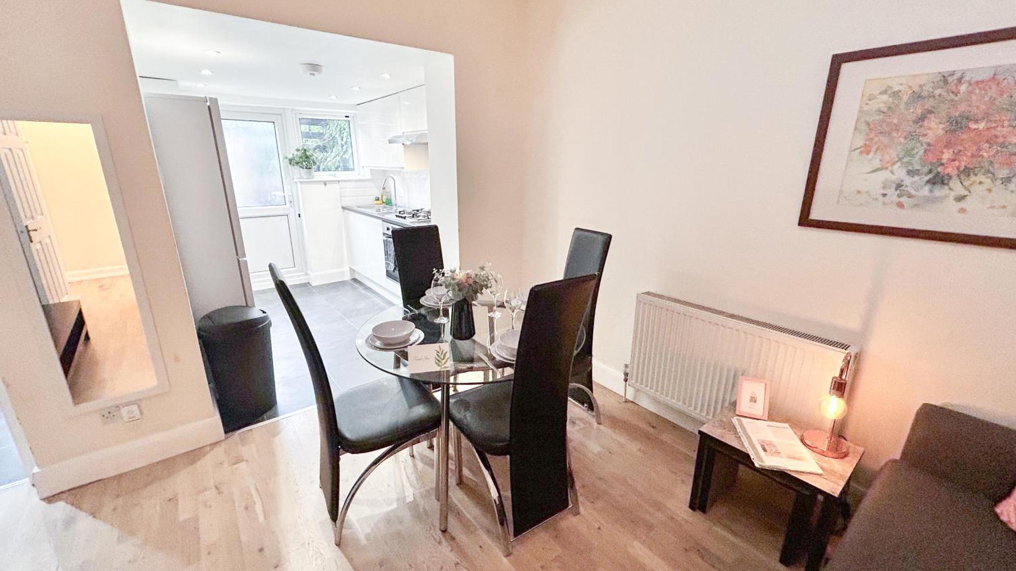 1-Bedroom Flat With Small Garden & Paid Parking In Finsbury Park, Highbury Londen Buitenkant foto