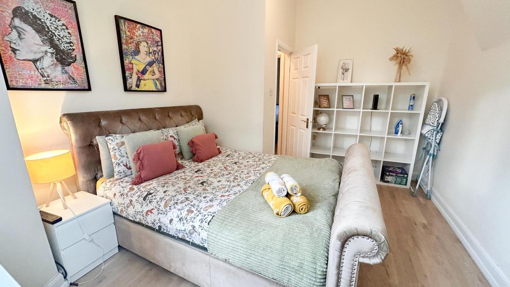 1-Bedroom Flat With Small Garden & Paid Parking In Finsbury Park, Highbury Londen Buitenkant foto