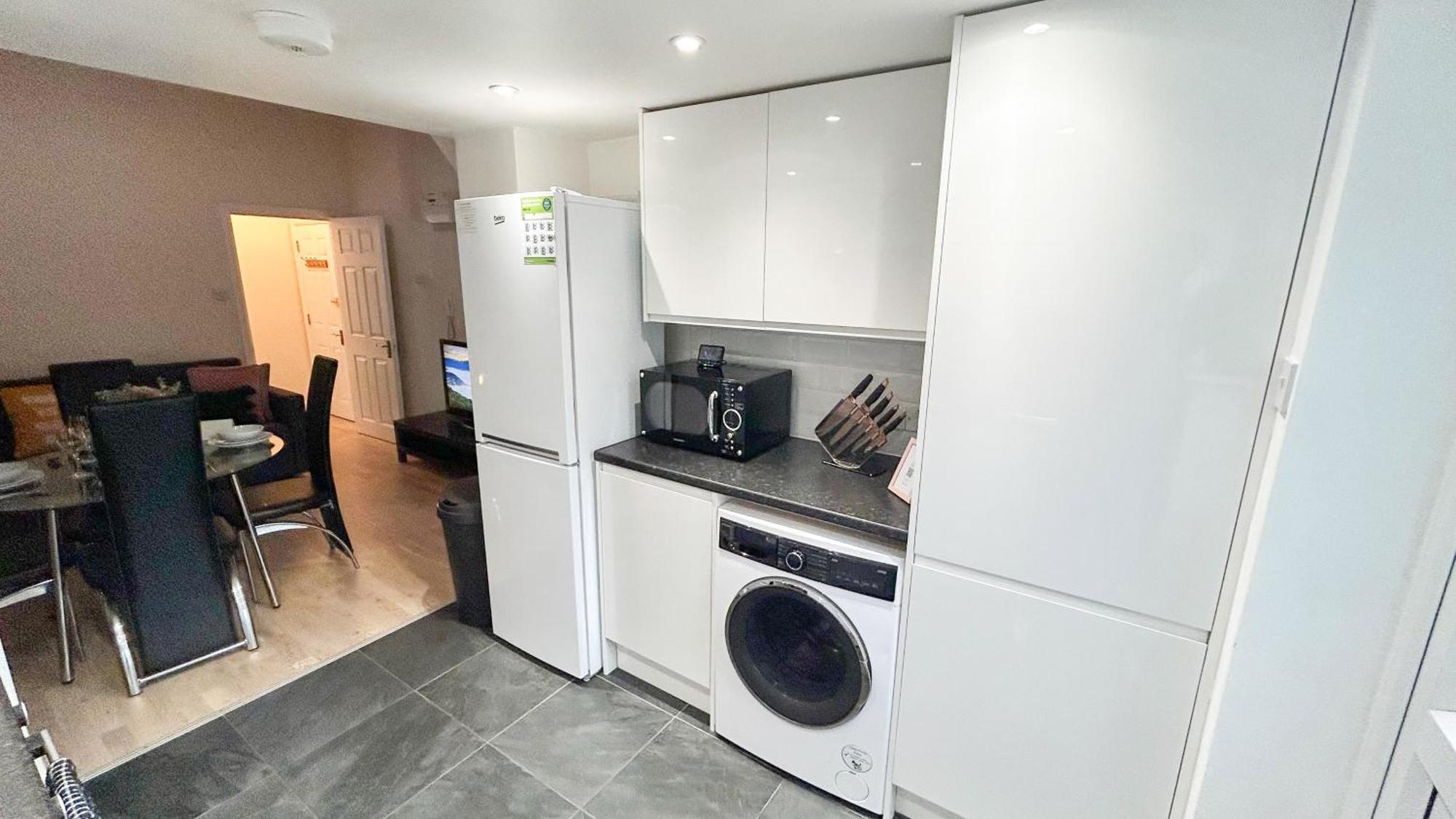 1-Bedroom Flat With Small Garden & Paid Parking In Finsbury Park, Highbury Londen Buitenkant foto