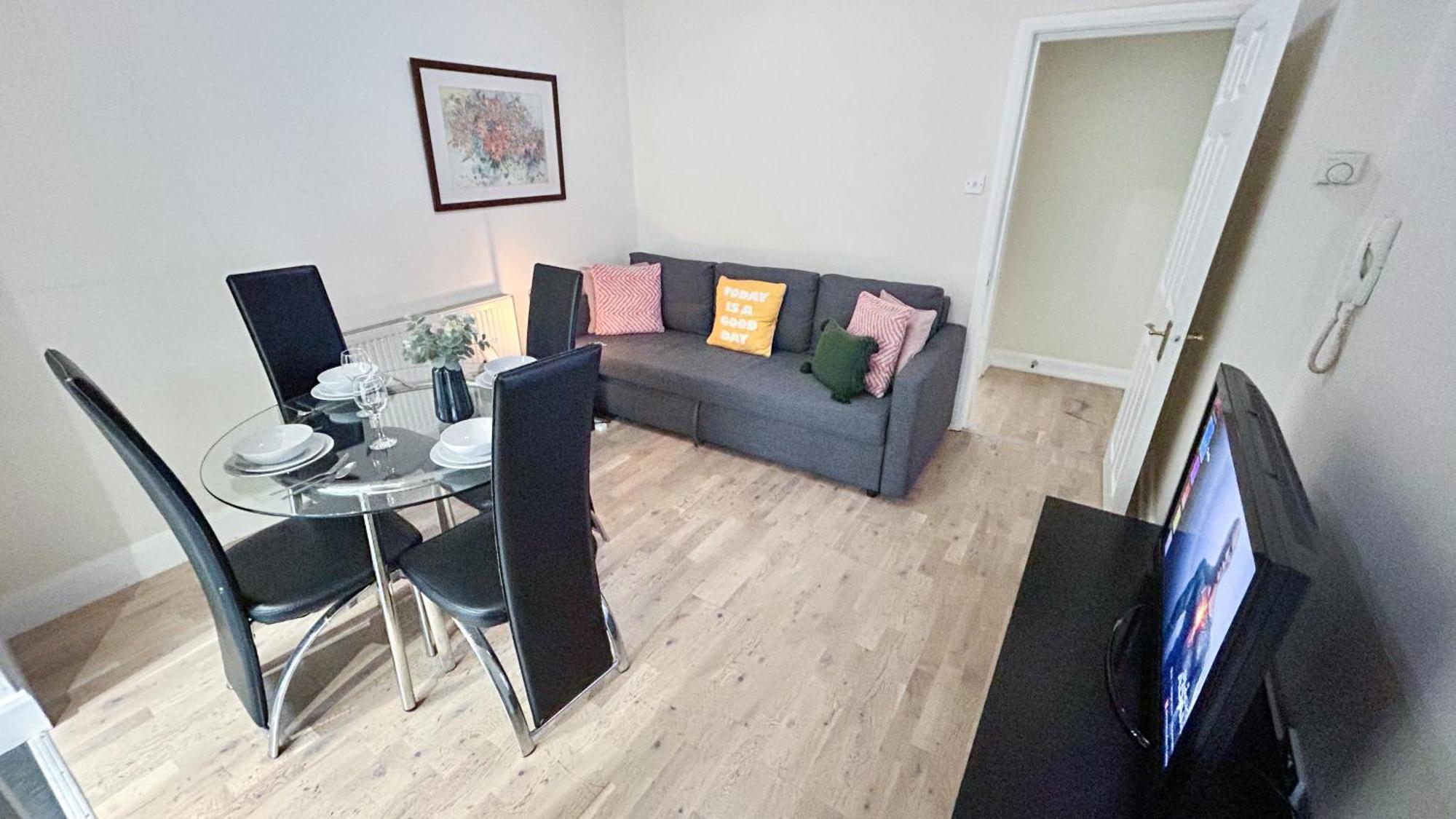 1-Bedroom Flat With Small Garden & Paid Parking In Finsbury Park, Highbury Londen Buitenkant foto
