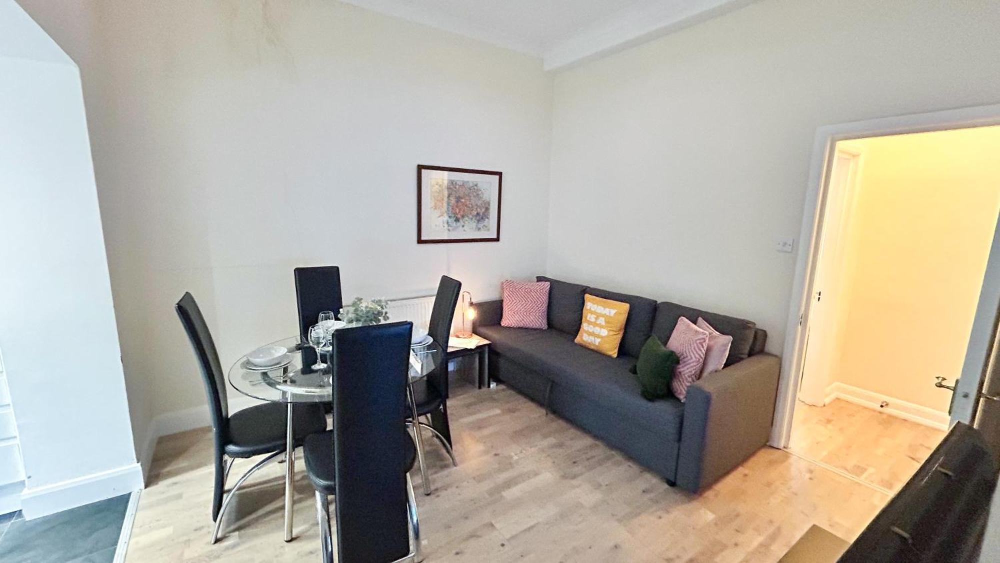1-Bedroom Flat With Small Garden & Paid Parking In Finsbury Park, Highbury Londen Buitenkant foto