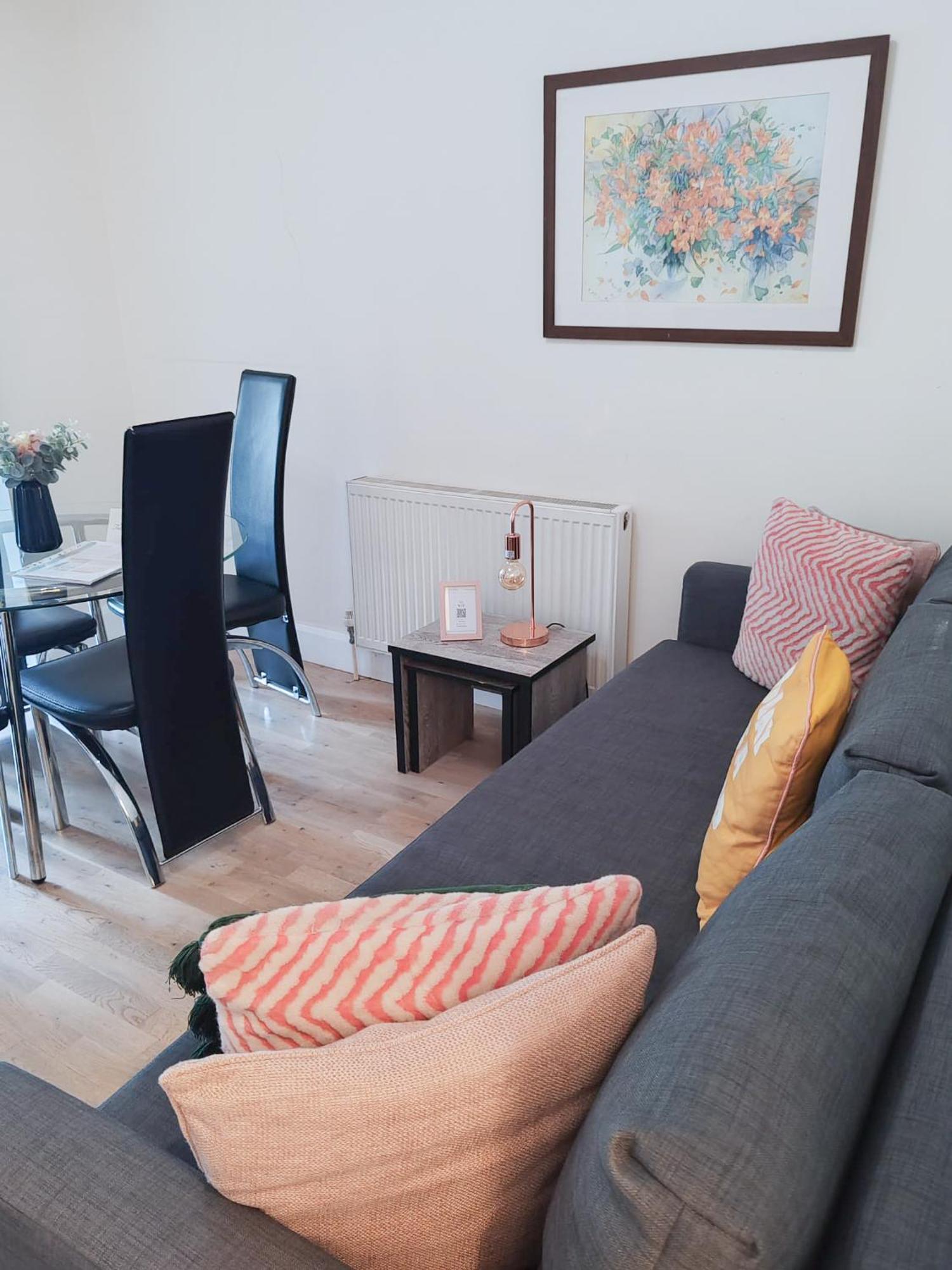 1-Bedroom Flat With Small Garden & Paid Parking In Finsbury Park, Highbury Londen Buitenkant foto