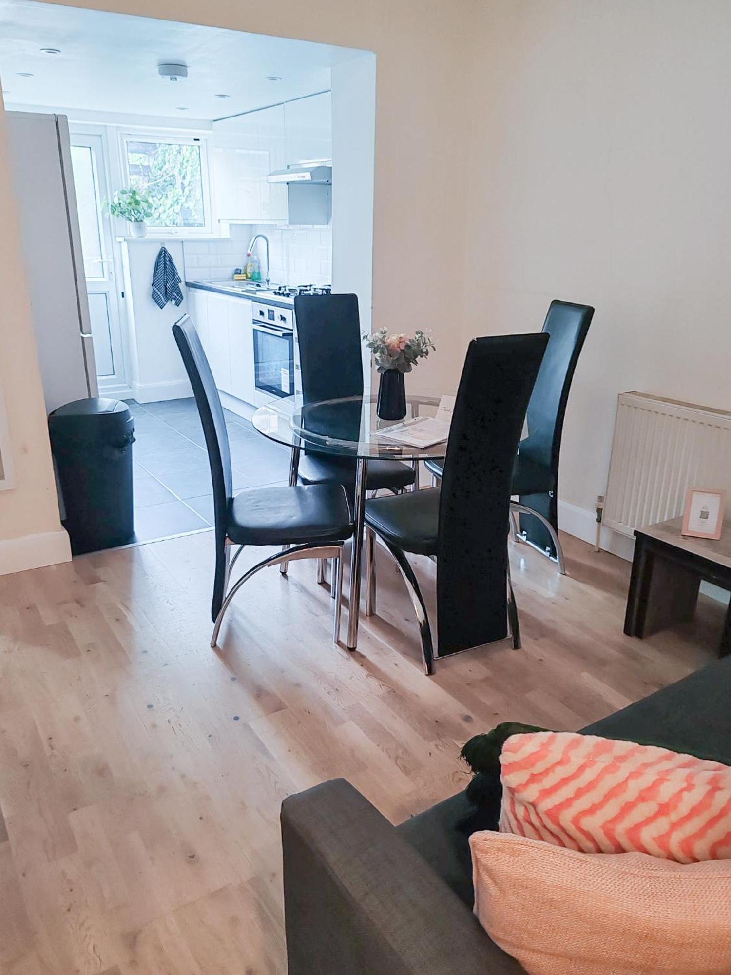 1-Bedroom Flat With Small Garden & Paid Parking In Finsbury Park, Highbury Londen Buitenkant foto