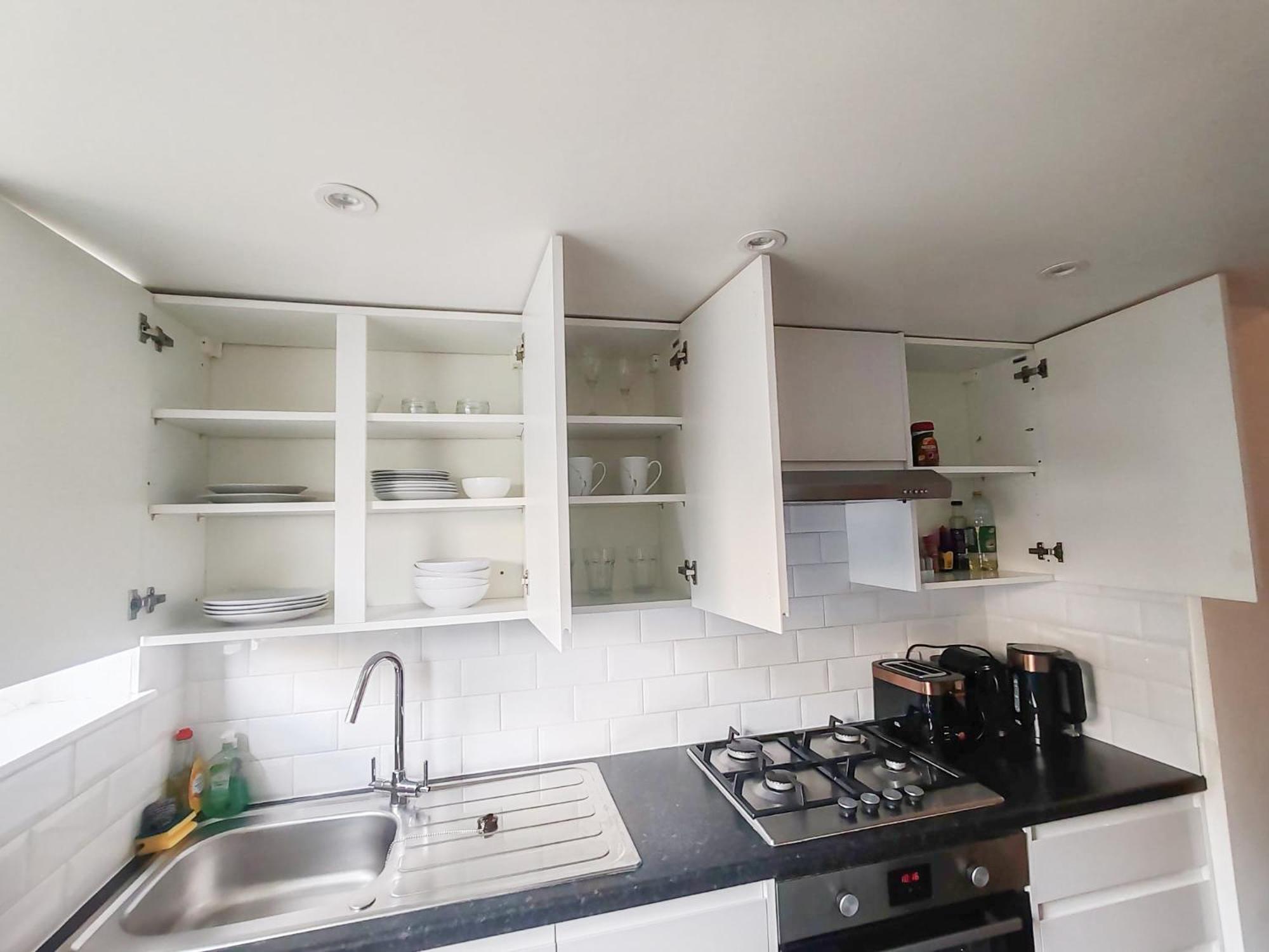 1-Bedroom Flat With Small Garden & Paid Parking In Finsbury Park, Highbury Londen Buitenkant foto