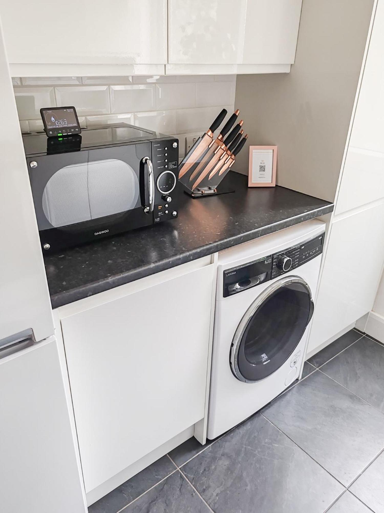 1-Bedroom Flat With Small Garden & Paid Parking In Finsbury Park, Highbury Londen Buitenkant foto