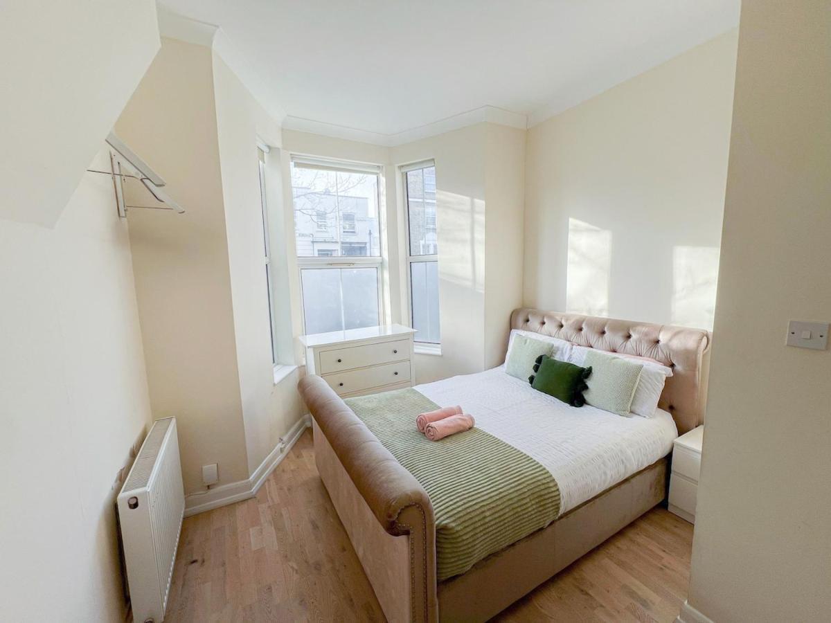1-Bedroom Flat With Small Garden & Paid Parking In Finsbury Park, Highbury Londen Buitenkant foto