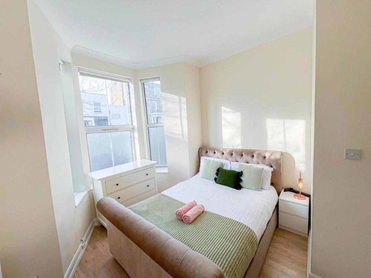 1-Bedroom Flat With Small Garden & Paid Parking In Finsbury Park, Highbury Londen Buitenkant foto