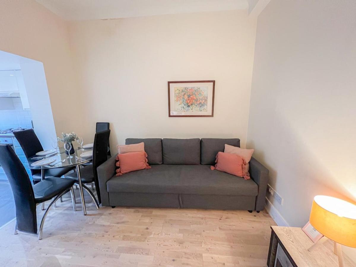 1-Bedroom Flat With Small Garden & Paid Parking In Finsbury Park, Highbury Londen Buitenkant foto