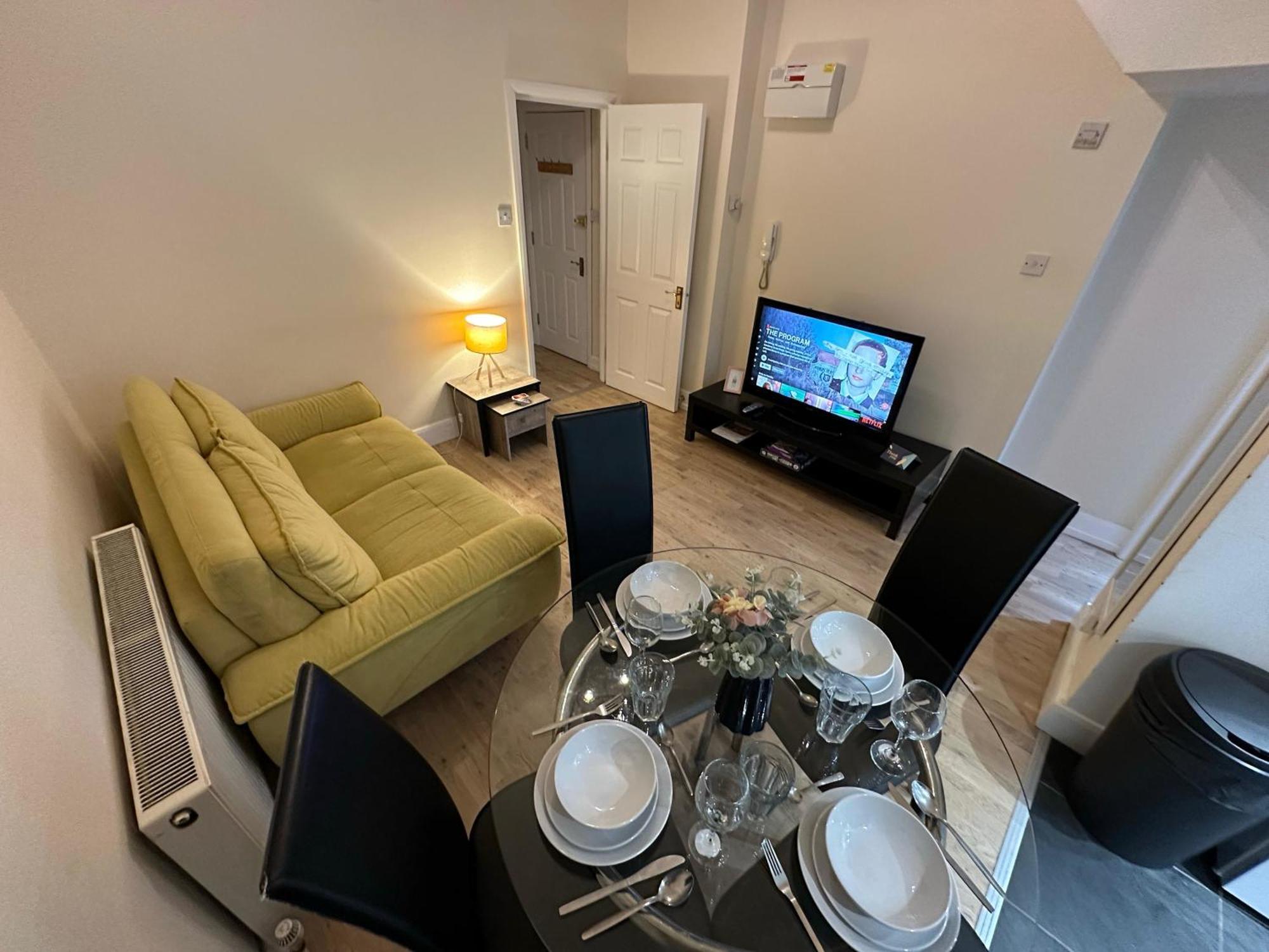 1-Bedroom Flat With Small Garden & Paid Parking In Finsbury Park, Highbury Londen Buitenkant foto