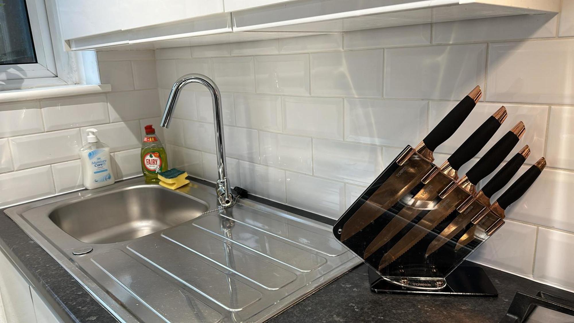 1-Bedroom Flat With Small Garden & Paid Parking In Finsbury Park, Highbury Londen Buitenkant foto