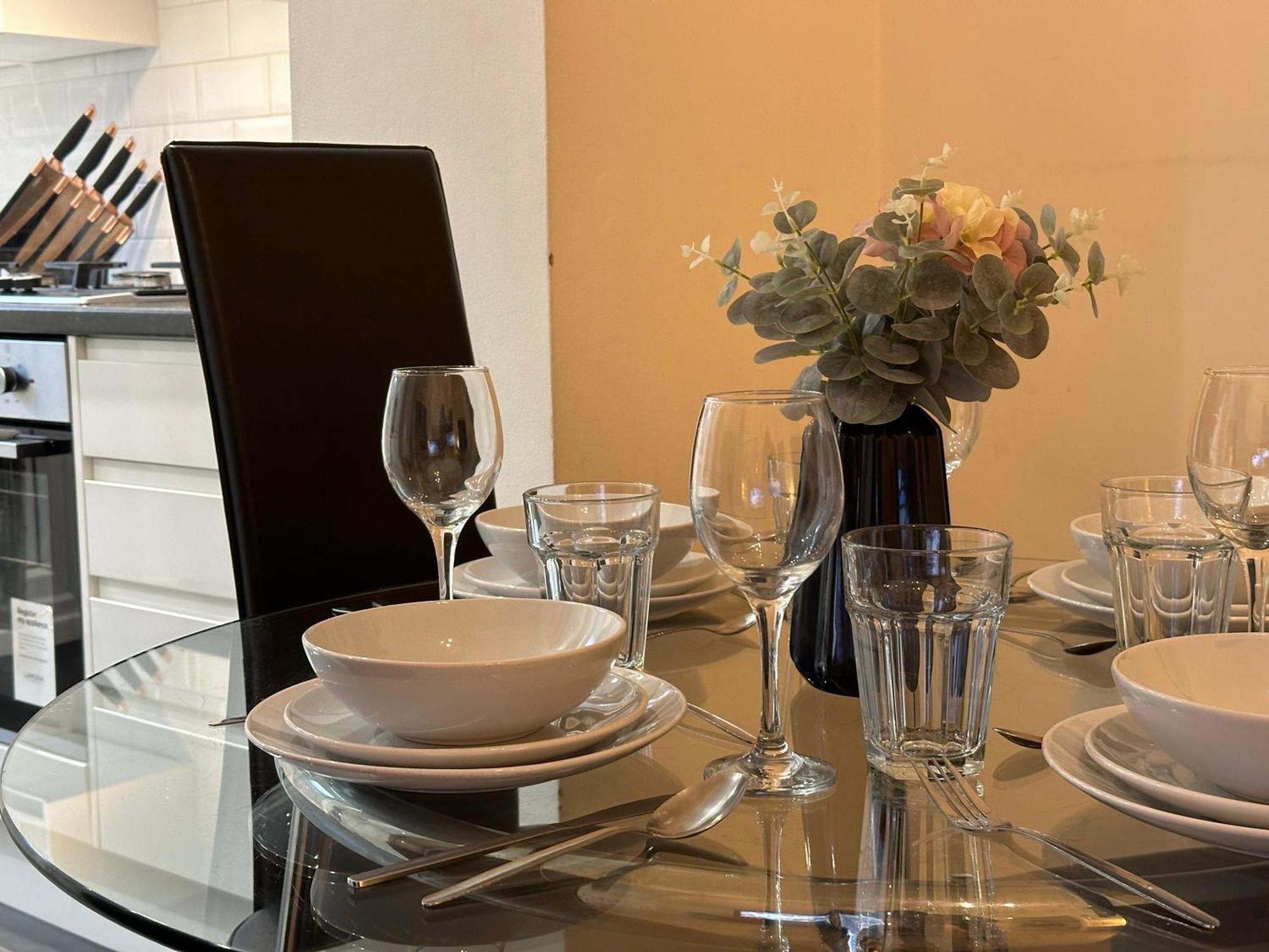 1-Bedroom Flat With Small Garden & Paid Parking In Finsbury Park, Highbury Londen Buitenkant foto